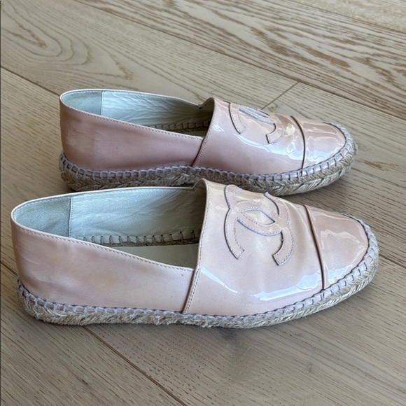 Baby pink patent Chanel espadrilles size 36 - Picture 7 of 8